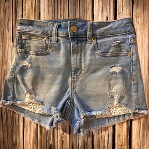 American Eagle Next Level Stretch Women’s Lt Wash Distressed Denim Shorts Size 2